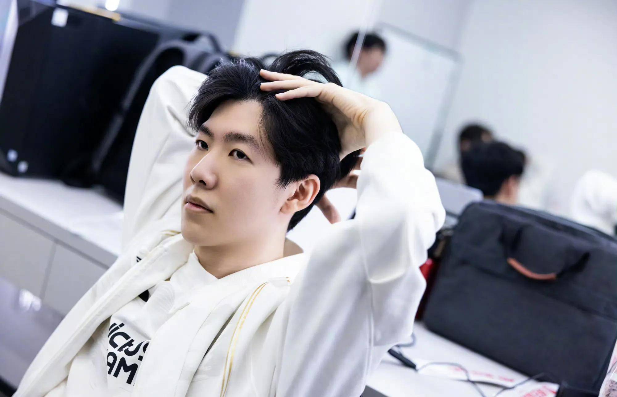 与联合国维 与联合国维